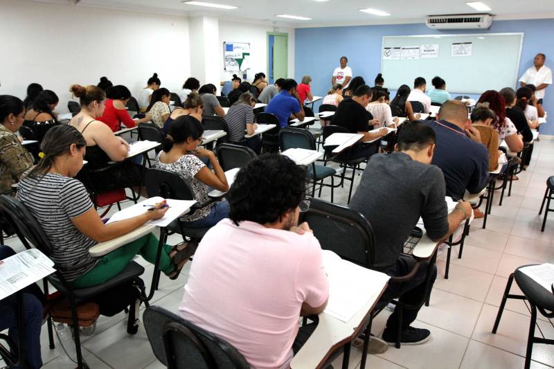 44.552 candidatos compareceram aos locais de prova do concurso da Secretaria de Estado de Educação (Seduc), realizado na manhã deste domingo, 24.
FOTO: CRISTINO MARTINS / AG. PARÁ
DATA: 24.06.2018
BELÉM - PARÁ <div class='credito_fotos'>Foto: Cristino Martins/Ag. Pará | <a href='/midias/2018/originais/3fbfccf3-a9ce-4ff2-bb28-a622f7cf7291.jpg' download><i class='fa-solid fa-download'></i> Download</a></div>