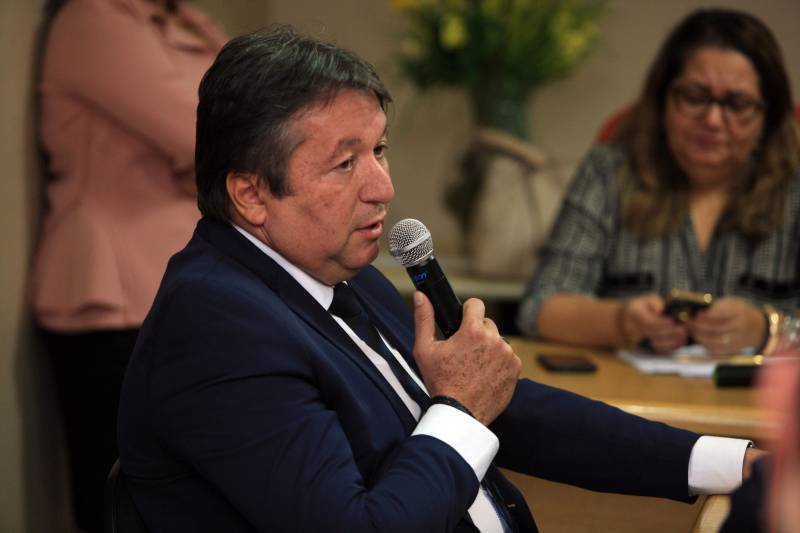 O compromisso do governo do estado com a população paraense pode ser medido pelos números apresentados pelas Secretarias de Estado de Planejamento (Seplan) e da Fazenda (Sefa) no início da tarde desta quarta-feira (28) durante audiência pública na Assembleia Legislativa do Estado (Alepa) realizada para demonstrar e avaliar o cumprimento das metas fiscais pelo Poder Executivo, referentes ao último quadrimestre, comparativamente ao mesmo intervalo do exercício anterior. Na foto, o deputado Eliel Faustino.
FOTO: MÁCIO FERREIRA / AG. PARÁ
DATA: 28.02.2018
BELÉM - PARÁ <div class='credito_fotos'>Foto: MÁCIO FERREIRA/ AG. PARÁ | <a href='/midias/2018/originais/40e17bd2-ad4d-45d6-8a51-58755a40f297.jpg' download><i class='fa-solid fa-download'></i> Download</a></div>