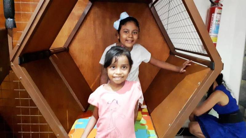 Cerca de 60 crianças (foto) com doenças hematológicas e que fazem acompanhamento na Fundação Centro de Hemoterapia e Hematologia do Pará (Hemopa) tiveram uma quinta-feira especial. Com direito a muitas brincadeiras, animação, Papai Noel e presentes, elas participaram de uma Festa de Natal em um parque infantil. A ação é resultado do trabalho de humanização da Fundação e tudo, do espaço aos presentes, foi fruto do voluntariado.

FOTO: ASCOM / HEMOPA
DATA: 20.12.2018
BELÉM - PARÁ <div class='credito_fotos'>Foto: Ascom Hemopa   |   <a href='/midias/2018/originais/415d5c40-940c-4701-bcce-2e99d00ed089.jpg' download><i class='fa-solid fa-download'></i> Download</a></div>