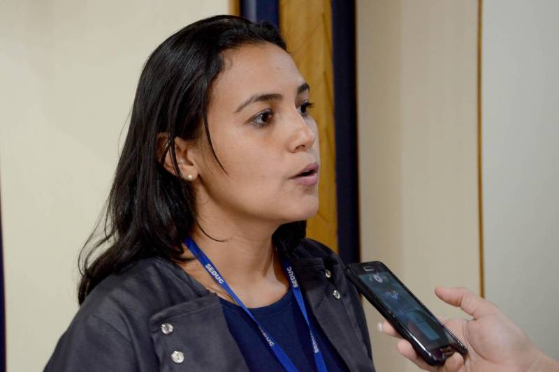 O Programa Jovem de Futuro (PJF) vai ser ampliado em 2018 e chegará a 203 escolas da rede estadual. São 49 escolas a mais que adotarão o programa, incluindo 21 de Tempo Integral de Ensino Médio. No ano passado, o PJF esteve presente em 154 escolas. Implantado com o apoio do Instituto Unibanco, o programa atua no aprimoramento da gestão escolar e busca melhorar a aprendizagem dos estudantes da rede estadual e a evasão escolar. Das 203 escolas que já adotam o programa, 132 estão localizadas na Região Metropolitana; 27 em Santarém; 19 em Marabá; 15 em Castanhal; 5 em Altamira; 3 em Bragança; além de Maracanã (1) e Barcarena (1). Na foto, a coordenadora de Ensino Médio da Seduc, Michely Alves Alcântara.
FOTO: ELISEU DIAS / ASCOM SEDUC
DATA: 08.03.2018
BELÉM - PARÁ <div class='credito_fotos'>Foto: Eliseu Dias / Ascom Seduc | <a href='/midias/2018/originais/418b0144-5598-49b0-b39b-869163c3873c.jpg' download><i class='fa-solid fa-download'></i> Download</a></div>
