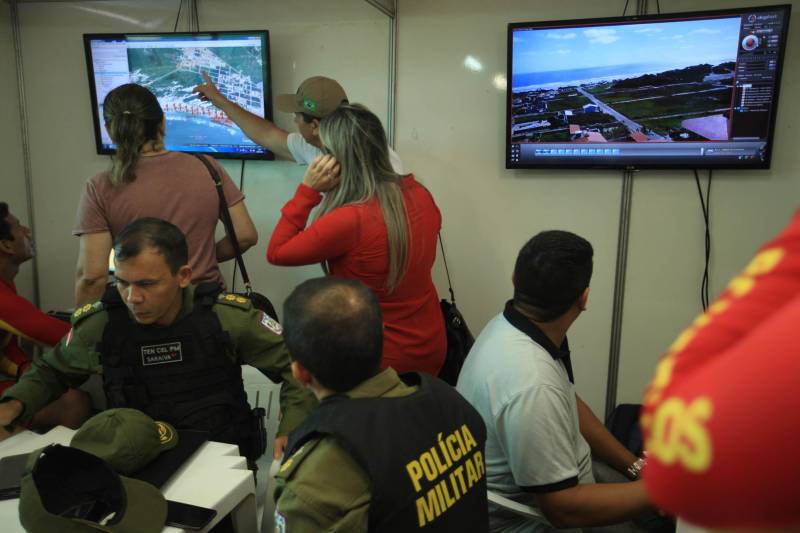 Atuação dos agentes de segurança durante a Operação Verão 2018 no segundo final de semana de férias.
FOTO: MÁCIO FERREIRA / AG. PARÁ
DATA: 07.07.2018
SALINÓPOLIS - PARÁ <div class='credito_fotos'>Foto: MÁCIO FERREIRA/ AG. PARÁ | <a href='/midias/2018/originais/41b49fc8-5ba0-46c1-b61f-f5823c141355.jpg' download><i class='fa-solid fa-download'></i> Download</a></div>