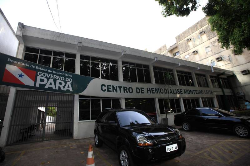 Atualmente o Centro de Hemodiálise Monteiro Leite possui 198 pacientes como seu Olegário. São visitantes rotineiros, cadastrados especificamente para manter por lá seus serviços de hemodiálise. Todos eles realizam tratamentos três vezes por semana no espaço, instalado em frente à praça Batista Campos.

FOTO: MÁCIO FERREIRA / AG. PARÁ
DATA: 17.10.2016
BELÉM - PARÁ <div class='credito_fotos'>Foto: Agência Pará   |   <a href='/midias/2018/originais/4203eb0d-d421-4736-9e6a-fdd82b74a13f.jpg' download><i class='fa-solid fa-download'></i> Download</a></div>
