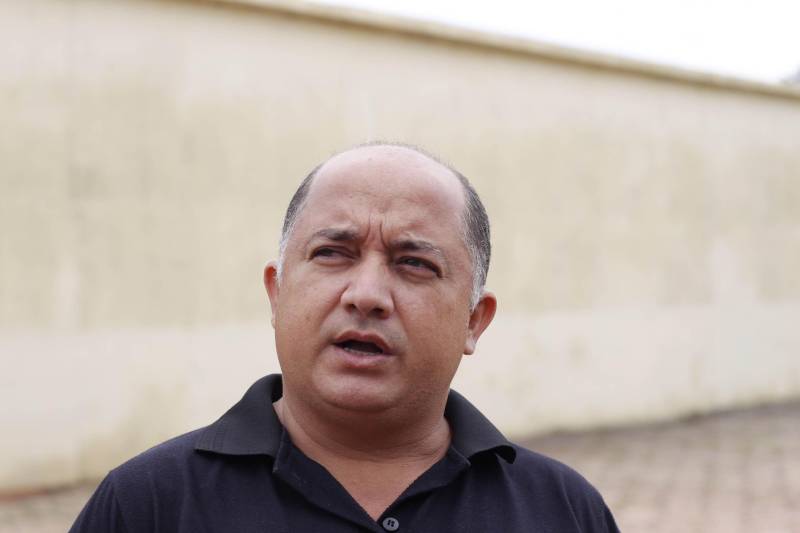 As obras da nova unidade prisional de Abaetetuba já estão em fase de conclusão. A nova casa penal terá capacidade para 306 internos e teve um custo de mais de R$ 10 milhões de reais. Os recursos contam com investimentos do Governo do Estado e também contrapartida do Fundo Penitenciário Nacional (Funpen), por meio do Ministério da Justiça. A nova unidade prisional contará com dois blocos carcerários, contendo 20 celas coletivas cada, sendo duas direcionadas à Pessoa com Deficiência (PCD). Terá ainda oito celas de isolamento, oito salas de visita íntima, consultório médico e odontológico, ambulatório, atendimento psicossocial, sala para tratamento penal, com apoio para advogados, Defensoria Pública e parlatório e contará também com três salas de aula, biblioteca e uma sala de informática. Na foto, Marco Antonio Reis, diretor do Centro de Recuperação Regional de Abatetuba (CRRAB).

FOTO: AKIRA ONUMA / ASCOM SUSIPE
DATA: 07.12.2018
ABAETETUBA - PARÁ <div class='credito_fotos'>Foto: Akira Onuma / Ascom Susipe   |   <a href='/midias/2018/originais/42408805-1f93-4c43-9624-1ddac2edd289.jpg' download><i class='fa-solid fa-download'></i> Download</a></div>