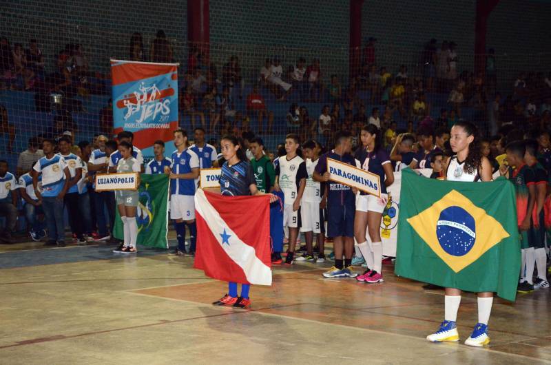 Uma intensa programação cultural, social e esportiva movimenta a cidade de Mãe do Rio, nesta sexta-feira (11), quando o município comemora 30 anos de fundação. Os competidores da etapa regional de Mãe do Rio dos Jogos Estudantis Paraenses (Jeps) terão um forte aliado durante os cinco dias da competição: a animação da torcida local.
FOTO: ELISEU DIAS / ASCOM SEDUC
DATA: 09.05.2018
MÃE DO RIO - PARÁ <div class='credito_fotos'>Foto: Eliseu Dias / Ascom Seduc | <a href='/midias/2018/originais/424be96c-55e7-41da-8415-7481b7f7837c.jpg' download><i class='fa-solid fa-download'></i> Download</a></div>