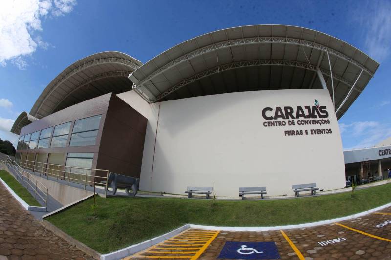 A OS Pará 2000 tem 18 anos de experiência na gestão de equipamentos turísticos. Atualmente administra a Estação das Docas, Mangal das Garças, Hangar Convenções & Feiras da Amazônia, Arena Guilherme Paraense (Mangueirinho) e, mais recentemente, assumiu a gestão do Carajás Centro de Convenções (foto) e do Parque Estadual do Utinga (Peut).
FOTO: ANTÔNIO SILVA / ARQUIVO AG. PARÁ
DATA: 16.12.2017
CARAJÁS - PARÁ <div class='credito_fotos'>Foto: Antônio Silva/Ag. Pará | <a href='/midias/2018/originais/42f040ad-715f-4da7-b4fb-3b35c252c08e.jpg' download><i class='fa-solid fa-download'></i> Download</a></div>