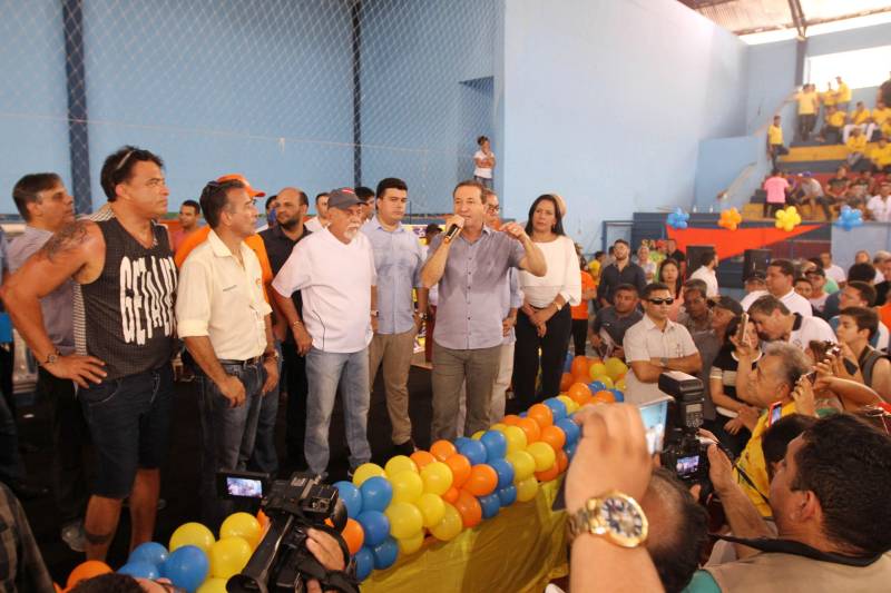 O governador Simão Jatene, na manhã deste sábado (14), no município de Castanhal, nordeste do Pará, assinou oficialmente a lei que regulamenta o serviço de transporte alternativo intermunicipal de passageiros. A cerimônia ocorreu no ginásio Loyola Passarinho. Na foto, o presidente da Assembleia Legislativa do Estado, deputado Márcio Miranda.

FOTO: CRISTINO MARTINS / AG. PARÁ
DATA: 14.04.2018
CASTANHAL - PARÁ <div class='credito_fotos'>Foto: Cristino Martins/Ag. Pará   |   <a href='/midias/2018/originais/4302c05e-5f2e-41d9-8d32-3a9526c012e1.jpg' download><i class='fa-solid fa-download'></i> Download</a></div>