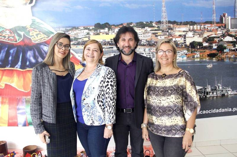 A política de atenção aos egressos do sistema socioeducativo e a orientação e avaliação dos planos municipais de atendimento ao adolescente em conflito com a lei foram os destaques do último dia do 2º Encontro Temático, que terminou nesta sexta-feira (27), em Santarém e abrangeu todas as cidades da Região do Baixo Amazonas.
FOTO: FRANKLIN SALVADOR / ASCOM FASEPA
DATA: 27.04.2017
SANTARÉM - PARÁ <div class='credito_fotos'>Foto: Franklin Salvador/Ascom Fasepa | <a href='/midias/2018/originais/432ca39e-243a-4d86-9b7f-9518f7714f6f.jpg' download><i class='fa-solid fa-download'></i> Download</a></div>