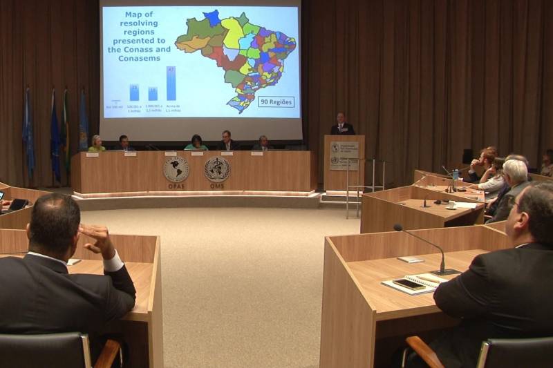 O Governo do Pará assinou nesta terça-feira (13), em Brasília (DF), um Termo de Cooperação com a Organização Pan-Americana de Saúde (Opas). O acordo vai efetivar mais ações na rede estadual de saúde, nas mais diversas áreas. “Desenvolvimento de recursos humanos, de ações de combate a endemias e desenvolvimento tecnológico serão as principais ações diretas, fruto desse acordo”, disse o secretário de Estado de Saúde Pública, Vítor Mateus, que foi a Brasília para a assinatura do acordo. O representante da Organização Pan-Americana de Saúde/Organização Mundial de Saúde (Opas/OMS) no Brasil, Joaquín Molina, assinou o documento, com o testemunho do ministro da Saúde, Ricardo Barros. Organização internacional com 100 anos de experiência e integrante dos sistemas da Organização dos Estados Americanos (OEA) e da Organização das Nações Unidas (ONU), a Opas exerce um papel fundamental na melhoria de políticas e serviços públicos de saúde, por meio da transferência de tecnologia e da difusão do conhecimento.
FOTO: SECOM
DATA: 13.03.2018
BELÉM - PARÁ <div class='credito_fotos'>Foto: Ascom Secom | <a href='/midias/2018/originais/434c8272-e314-4b36-968b-30a7be4f2693.jpg' download><i class='fa-solid fa-download'></i> Download</a></div>