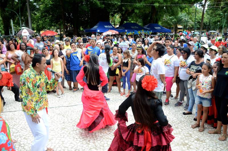 Foi realizado, na manhã deste domingo, 18, evento em alusão ao Dia da Síndrome de Down, a ser comemorado no próximo dia 21 de março. Durante toda a manhã do domingo, na Praça Batista Campos, centro da capital paraense, órgãos que tratam da pessoa com Síndrome de Down no Estado expuseram seus trabalhos e chamaram a atenção para a importância da educação inclusiva.
FOTO: RAI PONTES / ASCOM SEDUC
DATA: 18.03.2018
BELÉM - PARÁ <div class='credito_fotos'>Foto: Rai Pontes/Ascom Seduc | <a href='/midias/2018/originais/4396825b-a8db-4833-9ef4-aa048d8df8c0.jpg' download><i class='fa-solid fa-download'></i> Download</a></div>
