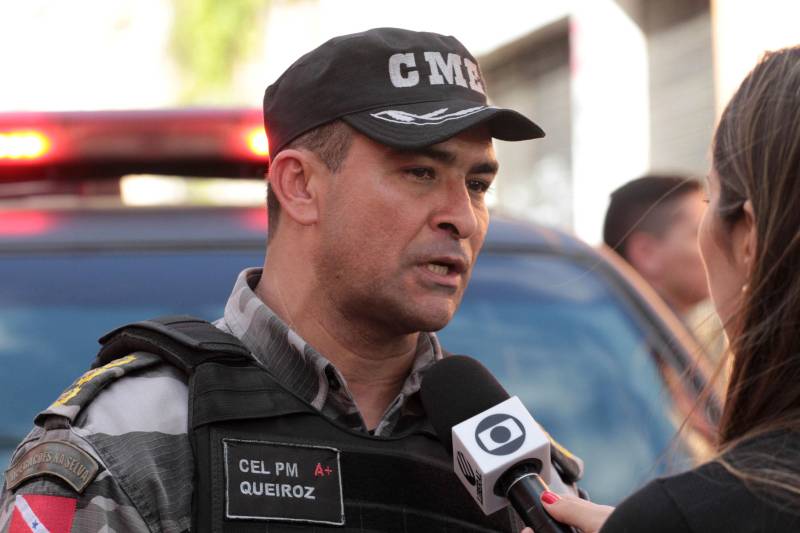 Após dois meses de investigação e um trabalho intenso de inteligência, as forças de segurança estaduais prenderam na tarde de hoje, durante a “Operação Campina”, desencadeada no bairro de mesmo nome, centro de Belém, quatro mulheres acusadas de tráfico de drogas e apreendeu quase dois quilos de cocaína, maconha e crack, resultado do cumprimento de oito mandados de busca e apreensão. Na foto, o titular do CME, coronel Sandro Queiroz.
FOTO: CRISTINO MARTINS / AG. PARÁ
DATA: 16.02.2018
BELÉM - PARÁ <div class='credito_fotos'>Foto: Cristino Martins/Ag. Pará | <a href='/midias/2018/originais/43bc61e3-dc42-4e36-9719-3759c836e3df.jpg' download><i class='fa-solid fa-download'></i> Download</a></div>