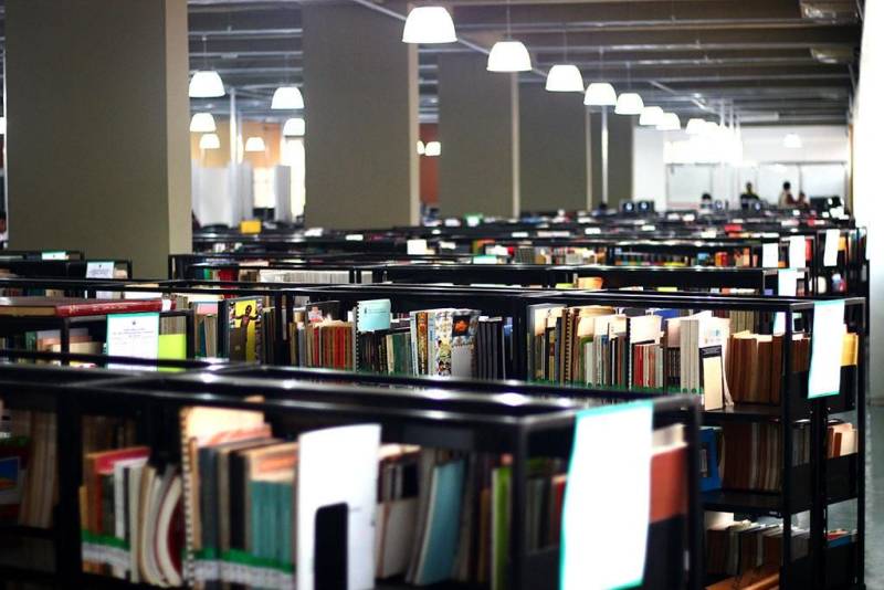 A Biblioteca Pública Arthur Vianna, da Fundação Cultural do Pará (FCP), comemora neste domingo, dia 25 de março, 147 anos de serviços prestados à população de Belém. São anos de dedicação dos funcionários que fazem parte do dia a dia deste espaço rico em informação e leitura, assim como o reconhecimento e valorização por parte dos usuários.
FOTO: AGILSON LOBATO / ASCOM FCP
DATA: 23.03.2018
BELÉM - PARÁ <div class='credito_fotos'>Foto: AGILSON LOBATO / ASCOM FCP | <a href='/midias/2018/originais/440b3f4a-1a40-49d5-a258-b83cb899fe65.jpg' download><i class='fa-solid fa-download'></i> Download</a></div>