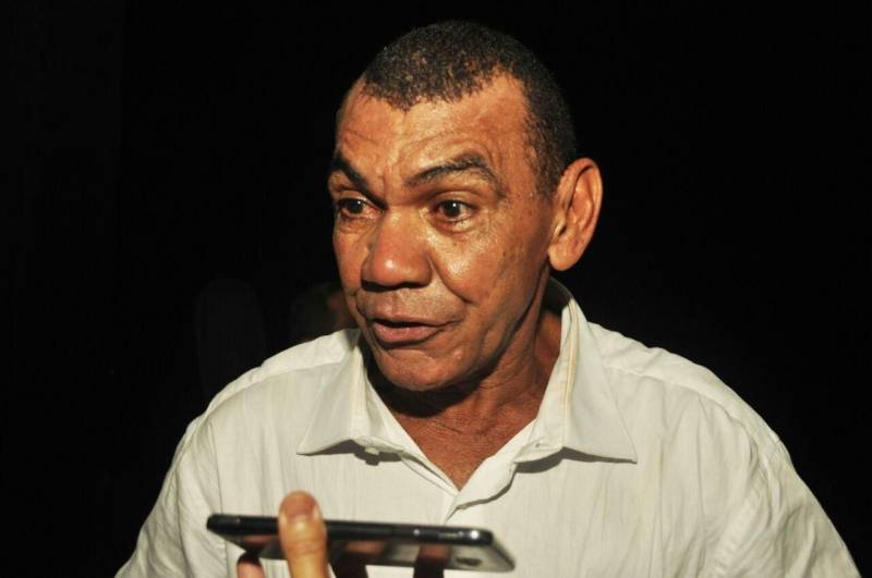 “Eu já estou realizado, estão aqui as pessoas que eu mais gosto, com que eu convivo. Os próximos passos? Eles que protagonizam. Então eu estou à disposição. Para onde eles me levarem eu vou. Eu quero, por meio da arte, dar ensejos de transformação, de socialização, amizade e de afeto”, disse Sena logo depois do espetáculo.
FOTO: JOSÉ PANTOJA / ASCOM SESPA
DATA: 16.03.2018
BELÉM - PARÁ <div class='credito_fotos'>Foto: José Pantoja / Ascom Sespa | <a href='/midias/2018/originais/441fa212-9155-4bf7-98db-c9828cb5a3d4.jpg' download><i class='fa-solid fa-download'></i> Download</a></div>