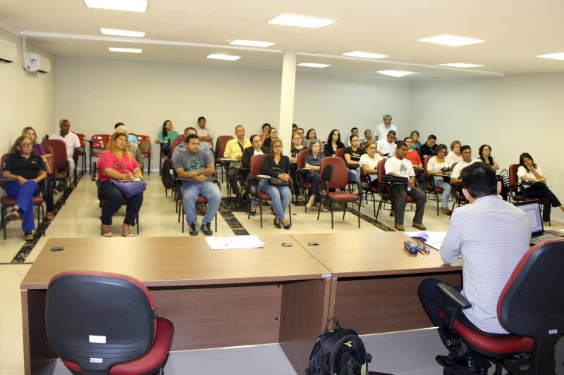 Disseminar conhecimento para transformação da realidade social das comunidades, essa é a missão da Incubadora de Projetos Sociais da Universidade Federal do Pará (UFPA), que esteve na manhã dessa quarta-feira, 30, no auditório da Casa Civil, em Belém, para o lançamento do projeto “Bate-Papo com o terceiro setor”, promovido pelo Núcleo de Articulação e Cidadania (NAC) do Estado.

FOTO: RUAN MORAES / ASCOM NAC
DATA: 30.05.2018
BELÉM - PARÁ <div class='credito_fotos'>Foto: RUAN MORAES / ASCOM NAC   |   <a href='/midias/2018/originais/450a527c-fcb2-42a3-8fa8-3bd84b79a62c.jpg' download><i class='fa-solid fa-download'></i> Download</a></div>