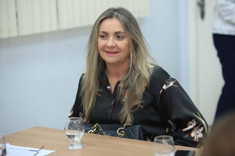 Foi instalado, nesta quarta-feira, 28, durante reunião na sede da Procuradoria-Geral do Estado (PGE/PA), em Belém, o Comitê Interinstitucional de Recuperação de Ativos do Estado do Pará (Cira/PA). O Decreto nº 1.954, que instituiu o grupo de trabalho, foi publicado no Diário Oficial do Estado no dia 5 de janeiro de 2018. Com a atuação do Comitê, o Governo do Estado pretende recuperar bens e direitos obtidos ilegalmente, por meio de ações judiciais e administrativas, além daquelas que visem acautelar o patrimônio público, apurar e reprimir os crimes contra a ordem tributária e a lavagem de dinheiro, com enfoque especial na recuperação de ativos, promovendo ações que resultem na responsabilização administrativa, civil e criminal dos envolvidos. Na foto, a subsecretária de Administração Tributária da Sefa, Maria Rute Tostes.
FOTO: MÁCIO FERREIRA / AG. PARÁ
DATA: 28.02.2018
BELÉM - PARÁ <div class='credito_fotos'>Foto: MÁCIO FERREIRA/ AG. PARÁ | <a href='/midias/2018/originais/450a5400-d481-4294-a603-64cf3d8e0fdf.jpg' download><i class='fa-solid fa-download'></i> Download</a></div>