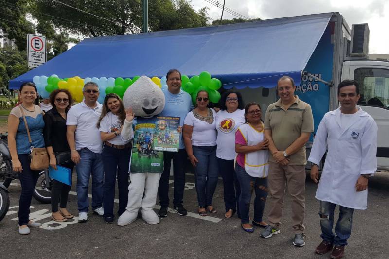 O Dia D da 20ª Campanha Nacional de Vacinação contra o Influenza é neste sábado (12), na Praça da República, com a participação da Secretaria de Estado de Saúde Pública (Sespa) e da Secretaria Municipal de Saúde de Beém (Sesma).
FOTO: CARLA FISCHER / ASCOM SESPA
DATA: 12.05.2018
BELÉM - PARÁ <div class='credito_fotos'>Foto: CARLA FISCHER / ASCOM SESPA | <a href='/midias/2018/originais/451cbf39-6b89-47ce-b084-5a09cd27778c.jpg' download><i class='fa-solid fa-download'></i> Download</a></div>