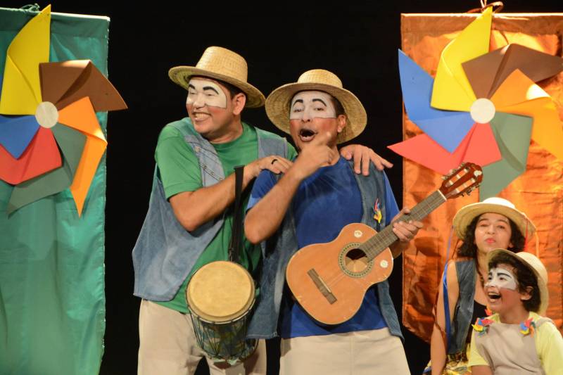 O Mangal das Garças preparou uma programação especial para o domingo de páscoa, 01 de abril. O projeto teatrinho do Mangal terá a Cia Girândola de Contadores de Histórias em “Dona galinha e o ovo de páscoa” (foto).
FOTO: DIVULGAÇÃO
DATA: 30.03.2018
BELÉM - PARÁ <div class='credito_fotos'>Foto: Divulgação | <a href='/midias/2018/originais/45bf3a99-8fea-4365-98ea-727c1ef00339.jpg' download><i class='fa-solid fa-download'></i> Download</a></div>