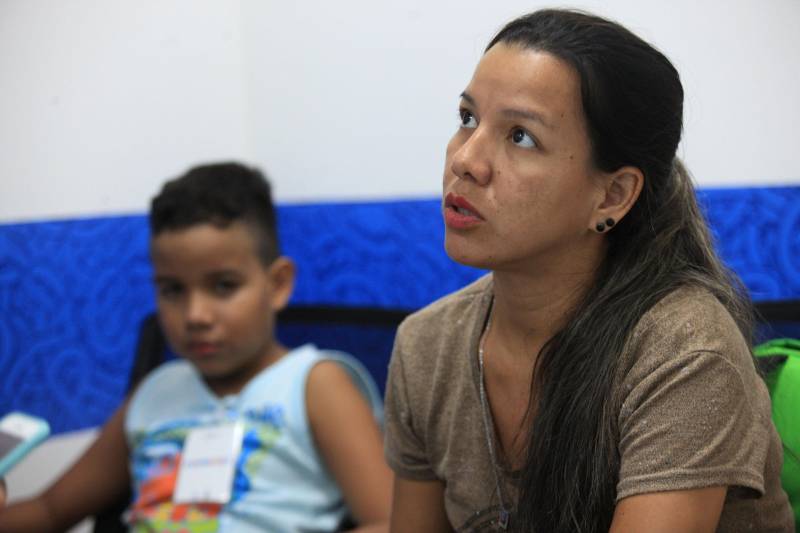 Katiuscia Furtado, 35 anos (foto), cuida do filho em tempo integral. Kenzo, 09 anos, foi diagnosticado com o espectro do autismo. No CIIR, o menino já foi atendido pela assistente social, passou por triagem médica, nutricionista e agora foi examinado pelo otorrino. Todo esse processo, segundo a mãe da criança, ocorreu em menos de 15 dias.
FOTO: SIDNEY OLIVEIRA / AG. PARÁ
DATA: 18.11.2018
BELÉM - PARÁ
<div class='credito_fotos'>Foto: Sidney Oliveira/Ag. Pará | <a href='/midias/2018/originais/45f0c4de-5c6e-47c8-b1d1-791d691af72f.jpg' download><i class='fa-solid fa-download'></i> Download</a></div>