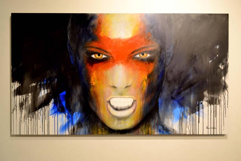 O arquiteto e artista visual Alexandre Dantas abre, hoje, 3, às 19h30, a exposição “Face a Face” (foto) com 20 telas de pintura, algumas em grandes dimensões na Galeria Theodoro Braga da Fundação Cultural do Pará (FCP). Com o trabalho, o artista faz um convite ao diálogo entre arte e espectador. “Pelas obras procurei expor meu consciente e o subconsciente, provocando o observador a desvendar meus pensamentos e reflexões sobre as pessoas e seus momentos, através de expressões ou intervenções nos rostos de anônimos”, pontua Alexandre Dantas. A exposição marca 10 anos da produção do artista, sendo 5 dedicados profissionalmente à pintura. A mostra foi contemplada no Prêmio Seiva no Edital Pauta Livre de 2018.
FOTO: ASCOM / FCP
DATA: 03.07.2018
BELÉM - PARÁ <div class='credito_fotos'>Foto: ASCOM FCP | <a href='/midias/2018/originais/46083479-1ed1-46e7-b92e-cfc5935c491a.jpg' download><i class='fa-solid fa-download'></i> Download</a></div>