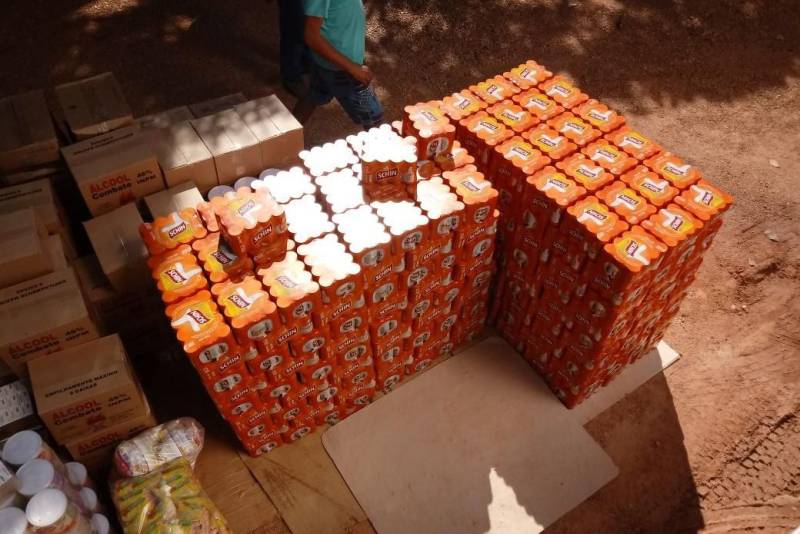 Dezoito mil latas de cerveja foram apreendidas no município de Marabá, neste domingo (11), durante operação da Secretaria de Estado da Fazenda (Sefa). A carga foi encontrada em um caminhão que saiu do estado de Goiás com destino ao município de Jacundá, na região Sudeste do Pará
FOTO: ASCOM SEFA
DATA: 11.03.2018
JACUNDÁ - PARÁ <div class='credito_fotos'>Foto: Ascom Sefa | <a href='/midias/2018/originais/462c4e2b-8287-493e-ab0c-ae66ac441b29.jpg' download><i class='fa-solid fa-download'></i> Download</a></div>