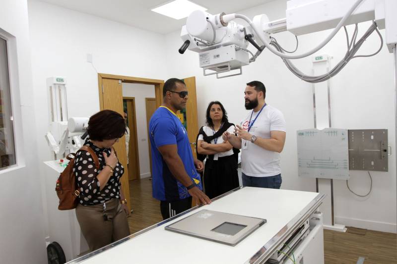 O Centro Integrado de Inclusão e Reabilitação (CIIR), em Belém, recebeu no último sábado (1°) a visita do tetracampeão paralímpico de judô Antônio Tenório. Acompanhado pelo diretor-executivo do Centro, José Neto, de outros diretores e fisioterapeutas, que descreveram a estrutura oferecida à população, o paratleta aprovou os recursos disponíveis no espaço.

FOTO: CRISTINO MARTINS / AG. PARÁ
DATA: 01.12.2018
BELÉM - PARÁ <div class='credito_fotos'>Foto: Cristino Martins/Ag. Pará   |   <a href='/midias/2018/originais/4650c5ed-83b0-41ea-a91b-feecd9b35dd8.jpg' download><i class='fa-solid fa-download'></i> Download</a></div>