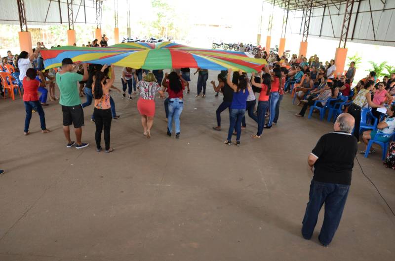 O Núcleo de Esporte e Lazer (NEL) da Secretaria de Estado de Educação (Seduc) promoveu nesta quinta-feira, 10, no município de Mãe do Rio, no nordeste paraense, formação sobre o capítulo da Base Nacional Curricular Comum (BNCC)
FOTO: ELISEU DIAS / ASCOM SEDUC
DATA: 10.05.2018
MÃE DO RIO - PARÁ <div class='credito_fotos'>Foto: Eliseu Dias / Ascom Seduc | <a href='/midias/2018/originais/46a1c92d-359e-4d22-9ee8-2f94d91e5dab.jpg' download><i class='fa-solid fa-download'></i> Download</a></div>