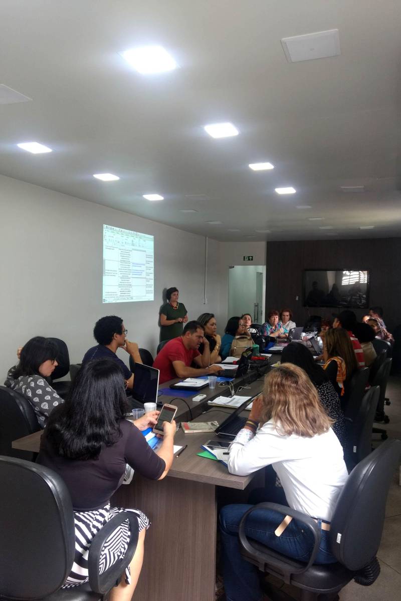 A Secretaria de Estado de Educação (Seduc) deu mais um passo para ampliar e consolidar o Programa Nacional de Alfabetização na Idade Certa (Pnaic) no Pará, cuja meta geral é assegurar que todas as crianças matriculadas no 3º ano do ensino fundamental sejam alfabetizadas até 8 anos de idade.
Na última terça-feira (8) e quarta (09) coordenadores regionais da Secretaria de Educação, responsáveis pela articulação com as secretarias Municipais de Educação, participaram de uma oficina coordenada pelo consórcio formado pelo Instituto de Desenvolvimento Educacional, Cultural e de Ação Comunitária (Ideca) e pela Fundação Vanzolini.
FOTO: ASCOM SEDUC
DATA: 09.05.2018
BELÉM - PARÁ <div class='credito_fotos'>Foto: ASCOM SEDUC | <a href='/midias/2018/originais/471c7ee5-b1fa-4f31-a87a-d9a1f6b5660e.jpg' download><i class='fa-solid fa-download'></i> Download</a></div>