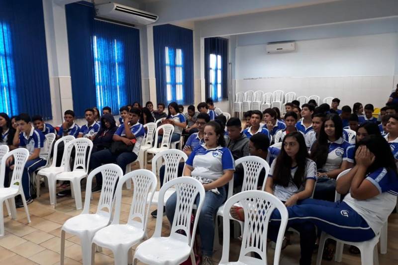 Uma equipe de cinco servidores da Coordenadoria de Educação do Departamento de Trânsito do Pará (Detran) realiza até este final de semana uma série de atividades com a finalidade de orientar moradores e estudantes dos municípios de Bragança, Tracuateua e Augusto Correâ, no nordeste paraense. Em menos de uma semana de ação, cerca de 1.200 alunos das três cidades já foram atingidos com o trabalho, além de 30 professores.

FOTO: ASCOM DETRAN
DATA: 14.12.2018
BRAGANÇA - PARÁ <div class='credito_fotos'>Foto: ASCOM DETRAN   |   <a href='/midias/2018/originais/474c4059-01ac-4b10-96fd-0cf7e17c1442.jpg' download><i class='fa-solid fa-download'></i> Download</a></div>
