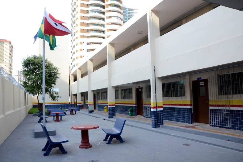 Nesta terça-feira (20), a Seduc-PA realizou visita em duas escolas reformadas, em Belém, que beneficia cerca de 1.030 alunos. A Escola Estadual Pinto Marques (foto), no bairro de Nazaré, e a Escola Estadual Dr. Mário Chermont, no bairro da Cremação.
FOTO: FERNANDO NOBRE / ASCOM SEDUC
DATA: 21.11.2018
BELÉM - PARÁ <div class='credito_fotos'>Foto: FERNANDO NOBRE/ASCOM SEDUC | <a href='/midias/2018/originais/4776fcf4-0500-42e6-853a-1cfd32b1ee75.jpg' download><i class='fa-solid fa-download'></i> Download</a></div>