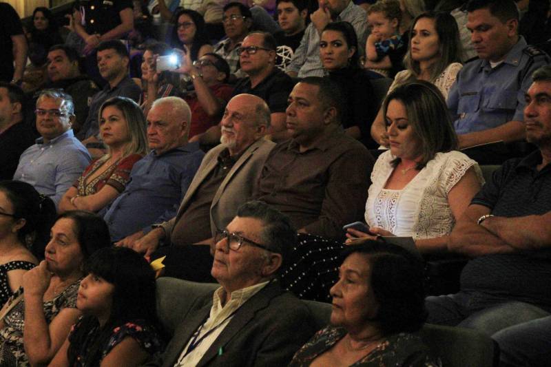 Ao som da Marujada, das ladainhas e do retumbão, o Governo do Estado inaugurou na noite de sábado, 15, o Liceu de Música de Bragança. A entrega do liceu e do teatro que compõe o projeto elaborado pela Secretaria de Estado de Cultura  (Secult)  aconteceu no clima da Marujada, festa folclórico-religiosa que começa neste domingo, 16.

FOTO: RODOLFO OLIVEIRA / AG. PARÁ
DATA: 16.12.2018
BRAGANÇA - PARÁ <div class='credito_fotos'>Foto: Rodolfo Oliveira/Ag. Pará   |   <a href='/midias/2018/originais/47983b1d-b207-4b4b-a37d-160b6ea60f25.jpg' download><i class='fa-solid fa-download'></i> Download</a></div>