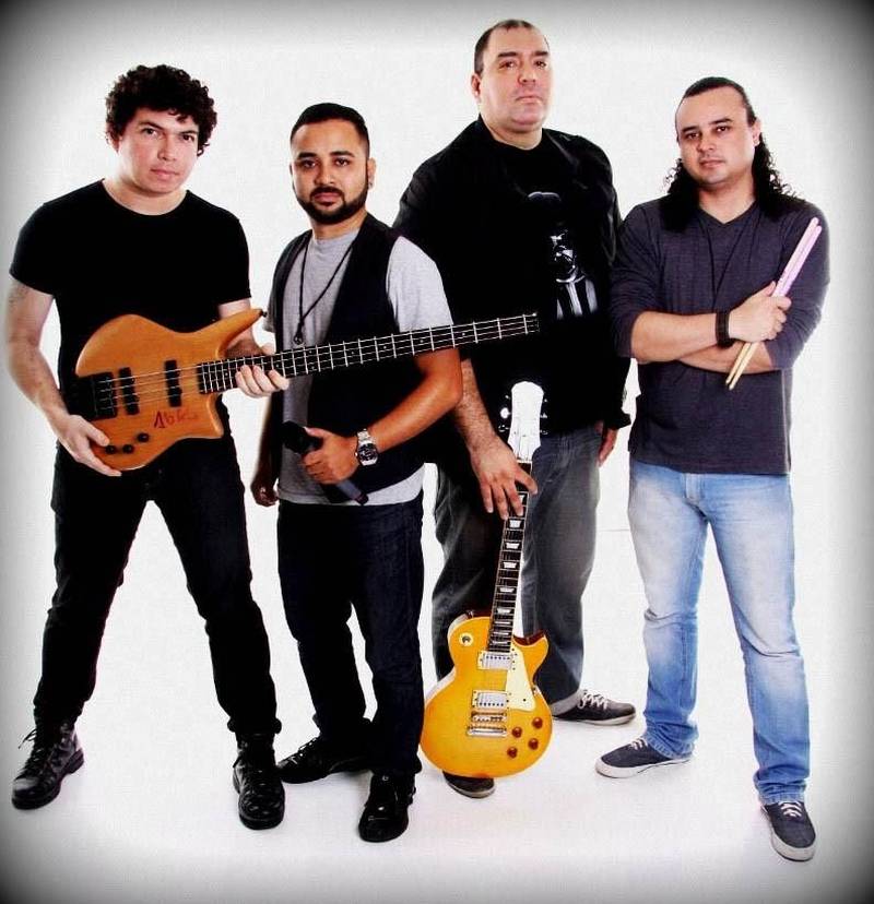 No mês em que é comemorado o Dia Mundial do Rock, a orla do armazém 3 da Estação das Docas vai ser tomada pelos instrumentos deste gênero musical. Durante todos os sábados, sempre às 18h30, a Estação das Docas vai realizar o “Rock na Orla”, projeto que busca apresentar o melhor das bandas paraenses. A programação será aberta neste sábado, 7, com a banda Beatles Forever, reconhecida como o único cover da maior banda de todos os tempo no Norte e Nordeste do país. Fundada em 1988, a banda tem como principal objetivo levar ao público a cultura e a informação através dos sucessos que marcaram a carreira da “The Beatles”. A atual formação conta com os profissionais Tom Menezes (bateria/Ringo Starr), Henrique Souza (baixo/Paul McCartney), Alexandre Macambira (guitarra, violão e gaita/John Lennon) e Marcos Rocha (guitarra e violão/George Harrison). Na foto, a banda Acordalice.
FOTO: ASCOM / OS PARÁ 2000
DATA: 06.07.2018
BELÉM - PARÁ <div class='credito_fotos'>Foto: ASCOM OS PARÁ 2000 | <a href='/midias/2018/originais/47f00cb7-86e8-479a-a426-5227cd53283f.jpg' download><i class='fa-solid fa-download'></i> Download</a></div>