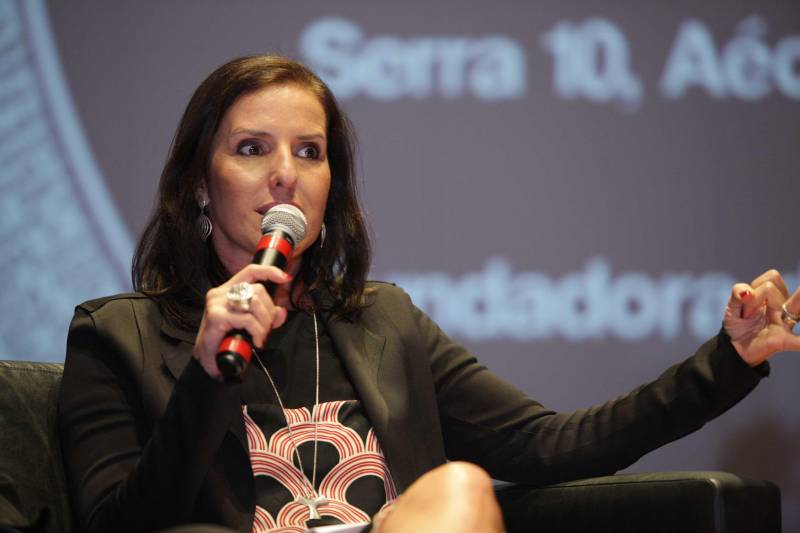 A programação neste primeiro dia começou com o debate "Jornalismo político em tempos de fake news e redes sociais: o desafio da credibilidade", que teve a participação de três jornalistas que moram em Brasília e de onde acompanham a rotina política brasileira. Adriana Vasconcelos (foto), que foi correspondente do jornal O Globo por 15 anos, e trabalhou na cobertura de seis eleições presidenciais e Luiz Fara Monteiro, repórter do Jornal da Record, em Brasília, setorizado em política e economia, debaterem as melhores formas de identificar e conter as fake news. O debate teve a mediação da jornalista paraense Francy Rodrigues, assessora do senador Randolfe Rodrigues (Rede).
FOTO: MÁCIO FERREIRA / AG. PARÁ
DATA: 11.06.2018
BELÉM - PARÁ <div class='credito_fotos'>Foto: MÁCIO FERREIRA/ AG. PARÁ | <a href='/midias/2018/originais/47f55e3c-5288-4ffb-8a6f-903020be8471.jpg' download><i class='fa-solid fa-download'></i> Download</a></div>