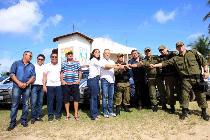 O município de Salinópolis, no nordeste do estado, recebeu nesta quinta-feira, 21, um reforço precioso para o período de férias que se aproxima. O governo do estado entregou 18 novos veículos para reforçar a segurança do município e cidades próximas. Na foto, o presidente da Assembleia Legislativa, deputado Márcio Miranda.
FOTO: RODOLFO OLIVEIRA / AG. PARÁ
DATA: 21.06.2018
SALINÓPOLIS - PARÁ <div class='credito_fotos'>Foto: Rodolfo Oliveira/Ag. Pará | <a href='/midias/2018/originais/486c34fd-5f68-4738-9447-20801960959c.jpg' download><i class='fa-solid fa-download'></i> Download</a></div>