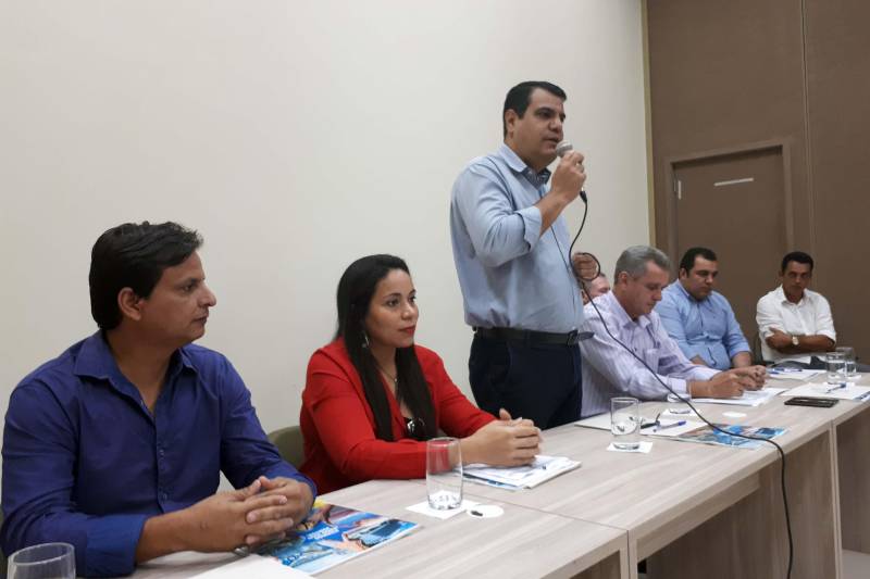 Com as atividades iniciadas no final de janeiro nas dependências do Centro de Convenções de Marabá, o Centro Regional de Governo do Sudeste do Pará (CRGSP), que abrange 39 municípios das regiões de integração de Carajás, Araguaia, Lago de Tucuruí e parte da Rio Capim, finaliza o ano de 2018 contabilizando resultados. De acordo com o economista Jorge Bittencourt, ex-diretor da Fundação Pro Paz e atual secretário regional, o Centro conseguiu cumprir seu papel de fortalecer o Governo do Estado, as prefeituras e a sociedade civil da região.

FOTO: ASCOM CRGSP
DATA: 18.12.2018
SANTARÉM - PARÁ <div class='credito_fotos'>Foto: ASCOM CRGSP   |   <a href='/midias/2018/originais/489cdcca-a38f-4301-9dab-90ca6f36b450.jpg' download><i class='fa-solid fa-download'></i> Download</a></div>