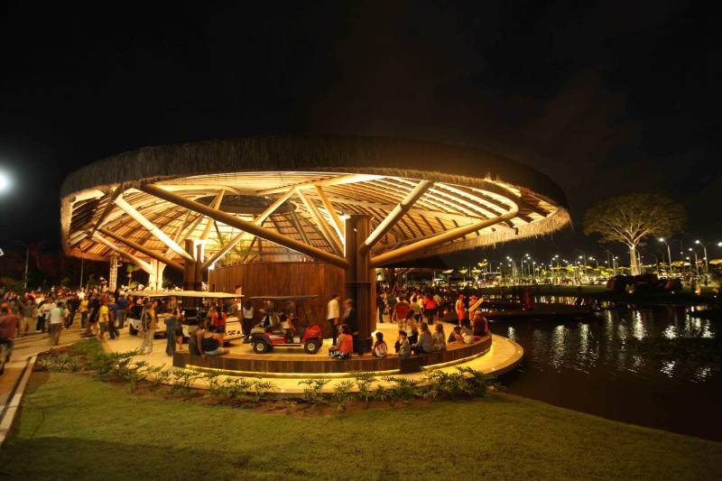 O Parque Estadual do Utinga (PEUt) o mais importante espaço de preservação e estudo da biodiversidade dentro da Região Metropolitana de Belém será reaberto à população a partir desta sexta,16, a partir das 16h30, com apresentações artísticas, com o Boi Veludinho, crianças do Pro Paz e a premiada Orquestra Sinfônica do Theatro da Paz. A apresentação será em um espaço ao ar livre e não será necessária a retirada de ingressos, por esse motivo, a recomendação é que o público chegue cedo, porque a entrada será fechada quando o espaço estiver lotado.
FOTO: SIDNEY OLIVEIRA / AG PARÁ
DATA: 16.03.2018
BELÉM - PARÁ <div class='credito_fotos'>Foto: Sidney Oliveira/Ag. Pará | <a href='/midias/2018/originais/48bb4f62-db19-4302-98cd-9dd1275d9fe3.jpg' download><i class='fa-solid fa-download'></i> Download</a></div>