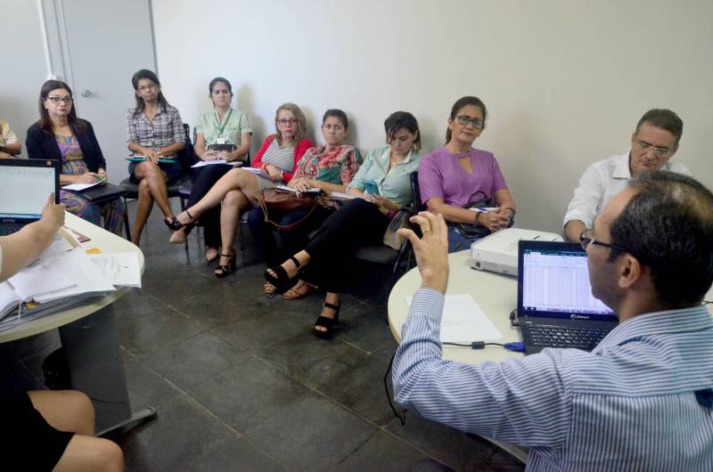 A Secretaria de Estado de Educação (Seduc) lançou na quinta-feira (3), a Avaliação Sispae 2018. Evento bianual, trata-se de uma avaliação em larga escala da educação paraense, composta de provas e questionários de pesquisa de fatores contextuais associados ao desempenho escolar. Os estudantes matriculados nas escolas das duas redes públicas, além de responderem a esse questionário, farão em outubro as provas de Língua Portuguesa e Matemática. Com o objetivo de mobilizar os municípios para participarem da avaliação, a coordenação do Sistema Paraense Educacional (SisPAE) - órgão vinculado à Secretaria Adjunta de Ensino (Saen) da Seduc, reuniu em Belém com dirigentes da educação de vários municípios para lançar a mobilização das prefeituras.
FOTO: ASCOM / SEDUC
DATA: 04.05.2018
BELÉM - PARÁ <div class='credito_fotos'>Foto: ASCOM SEDUC | <a href='/midias/2018/originais/48ccc7da-a529-431a-add9-1a2896380da1.jpg' download><i class='fa-solid fa-download'></i> Download</a></div>