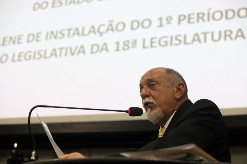 O governador Simão Jatene (foto) entregou, na manhã desta terça-feira (6), a "Mensagem Governamental do Pará à Assembleia Legislativa 2018", em sessão especial que abriu os trabalhos da Casa no exercício 2018. A leitura do documento destacou os principais resultados alcançados pelo governo no ano anterior e fez prognósticos de obras e serviços previstos para este ano.
FOTO: ANTONIO SILVA / AG. PARÁ
DATA: 06.02.2018
BELÉM - PARÁ <div class='credito_fotos'>Foto: Antônio Silva/Ag. Pará | <a href='/midias/2018/originais/48df040c-735e-4c3e-b055-8f90d473dad9.jpg' download><i class='fa-solid fa-download'></i> Download</a></div>