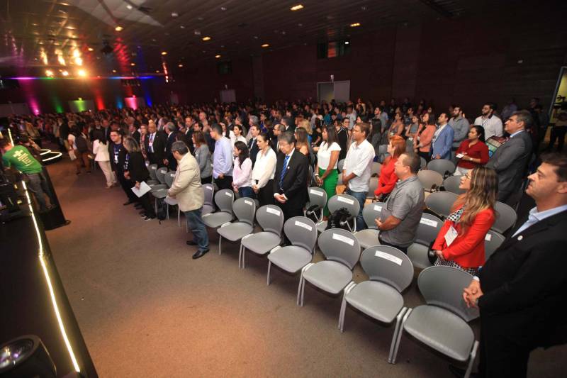 Micro e pequenas empresas constituem 96% dos empreendimentos no estado do Pará e respondem por 51% dos empregos no Estado. A importância econômica deste setor é o grande motor da 9ª Feira do Empreendedor, que teve sua abertura no início da noite desta quarta-feira, 16, no Hangar Convenções e Feiras da Amazônia.
FOTO: RODOLFO OLIVEIRA / AG. PARÁ
DATA: 16.05.2018
BELÉM - PARÁ <div class='credito_fotos'>Foto: Rodolfo Oliveira/Ag. Pará | <a href='/midias/2018/originais/48f7b511-69a0-4218-ad45-522c3153019d.jpg' download><i class='fa-solid fa-download'></i> Download</a></div>