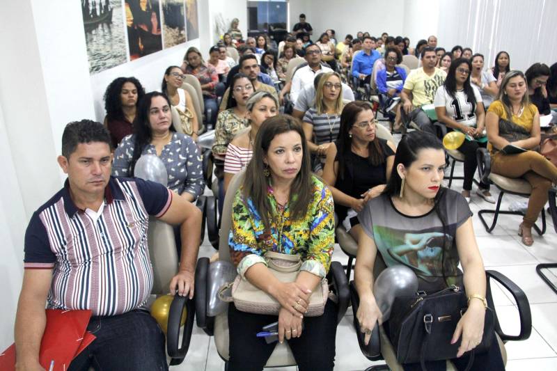 A política de atenção aos egressos do sistema socioeducativo e a orientação e avaliação dos planos municipais de atendimento ao adolescente em conflito com a lei foram os destaques do último dia do 2º Encontro Temático, que terminou nesta sexta-feira (27), em Santarém e abrangeu todas as cidades da Região do Baixo Amazonas.
FOTO: FRANKLIN SALVADOR / ASCOM FASEPA
DATA: 27.04.2017
SANTARÉM - PARÁ <div class='credito_fotos'>Foto: Franklin Salvador/Ascom Fasepa | <a href='/midias/2018/originais/499da241-decc-421e-a2f3-95d4dfe3b81c.jpg' download><i class='fa-solid fa-download'></i> Download</a></div>