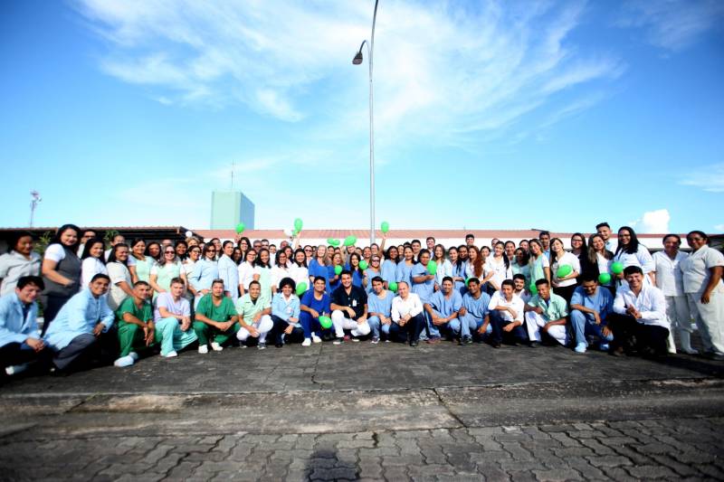 O cuidado com a segurança do paciente e a qualidade dos serviços de saúde prestados à população garantiu ao Hospital Público Regional do Marajó (HRPM), em Breves, o certificado de Hospital Acreditado pela Organização Nacional de Acreditação (ONA). A Acreditação Nível 1 é um sistema de avaliação da qualidade dos serviços de saúde, que analisa os critérios de segurança do paciente em todos os níveis da instituição de saúde. Na foto, equipe HRPM comemora qualificação ONA.
FOTO: MARCELO LELIS / AG. PARÁ
DATA: 26.06.2018
BREVES - PARÁ <div class='credito_fotos'>Foto: Marcelo Lelis / Ag. Pará | <a href='/midias/2018/originais/49d524e6-2e13-4509-9438-7d5a73fc497c.jpg' download><i class='fa-solid fa-download'></i> Download</a></div>