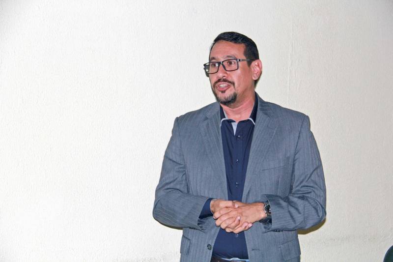 Começou nesta terça-feira (19), em Belém, mais uma edição do Encontro Temático da Socioeducação, que discute a implantação de planos municipais para o atendimento aos adolescentes em conflito com a lei. Realizado na sede da Fundação de Atendimento Socioeducativa do Pará (Fasepa), o encontro é destinado aos profissionais que integram o Sistema de Garantia de Direitos que fazem parte da Associação dos Municípios do Arquipélago do Marajó (AMAM). A programação contou com debates sobre ações preventivas, avaliação da medida socioeducativa em meio aberto (Liberdade Assistida e Prestação de Serviço à Comunidade, responsabilidade dos municípios) e orientações para implementação do Plano Municipal de Atendimento Socioeducativo, ouvindo as demandas dos técnicos que atuam nos municípios participantes, no que se refere ao atendimento aos egressos da Fasepa. Na foto, assistente social da AMAM, parceira do evento, Sandro Tadeu Silva.

FOTO: DANI VALENTE / ASCOM FASEPA
DATA: 19.06.2018
BELÉM - PARÁ <div class='credito_fotos'>Foto: DANI VALENTE/ ASCOM FASEPA   |   <a href='/midias/2018/originais/49edb841-40a2-473c-9f6f-beda2cf7fcbb.jpg' download><i class='fa-solid fa-download'></i> Download</a></div>