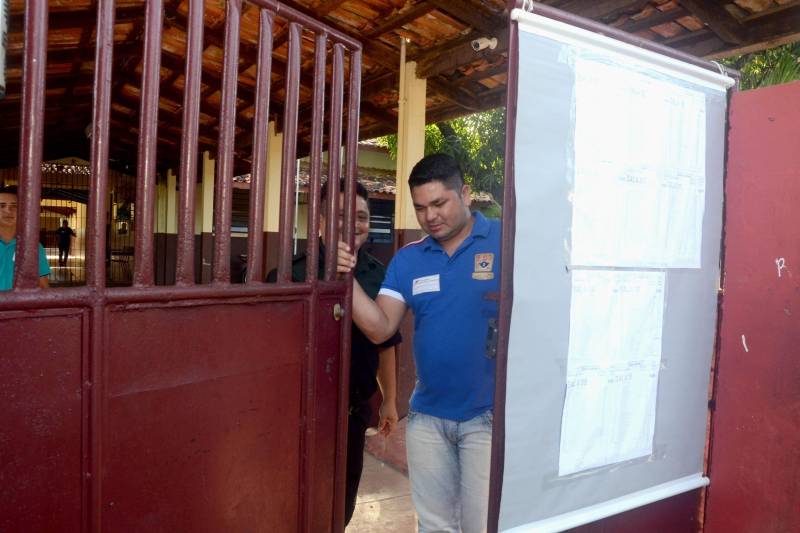 No município de Abaetetuba (foto), 3.015 candidatos fizeram a prova do concurso da Seduc.
FOTO: ELISEU DIAS / ASCOM SEDUC
DATA: 24.06.2018
ABAETETUBA - PARÁ <div class='credito_fotos'>Foto: Eliseu Dias / Ascom Seduc | <a href='/midias/2018/originais/4a1105ef-6d6a-40d6-8a9b-f94e1def8b6c.jpg' download><i class='fa-solid fa-download'></i> Download</a></div>