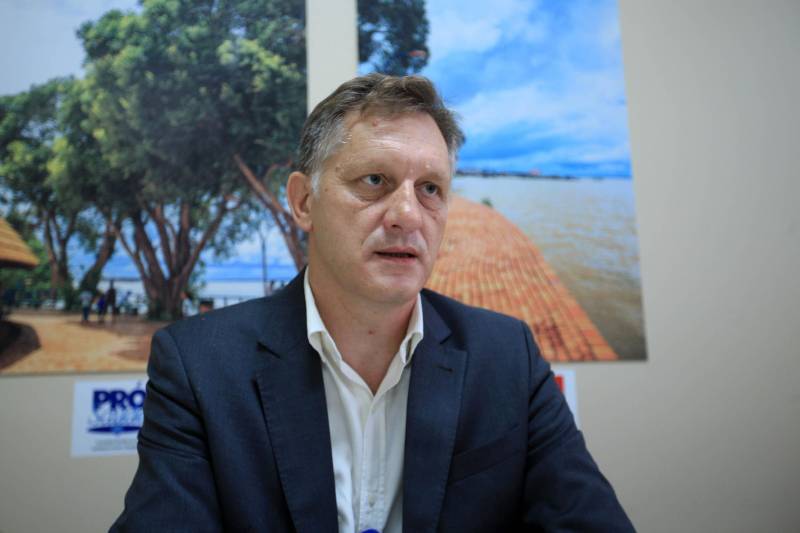 Paulo Czrnhak (foto), diretor operacional da Pró-saúde no Pará, se orgulha do trabalho realizado nos hospitais que gerencia. “Passamos por um processo longo de capacitação de nossos colaboradores, do agente de portaria ao médico, para que inicialmente eles acreditassem nos processos que estávamos implantando.
FOTO: MÁCIO FERREIRA / AG. PARÁ
DATA: 17.02.2017
BELÉM - PARÁ <div class='credito_fotos'>Foto: MÁCIO FERREIRA/ AG. PARÁ | <a href='/midias/2018/originais/4a4ca3e9-b650-4e00-8575-8fd9fb180fdf.jpg' download><i class='fa-solid fa-download'></i> Download</a></div>