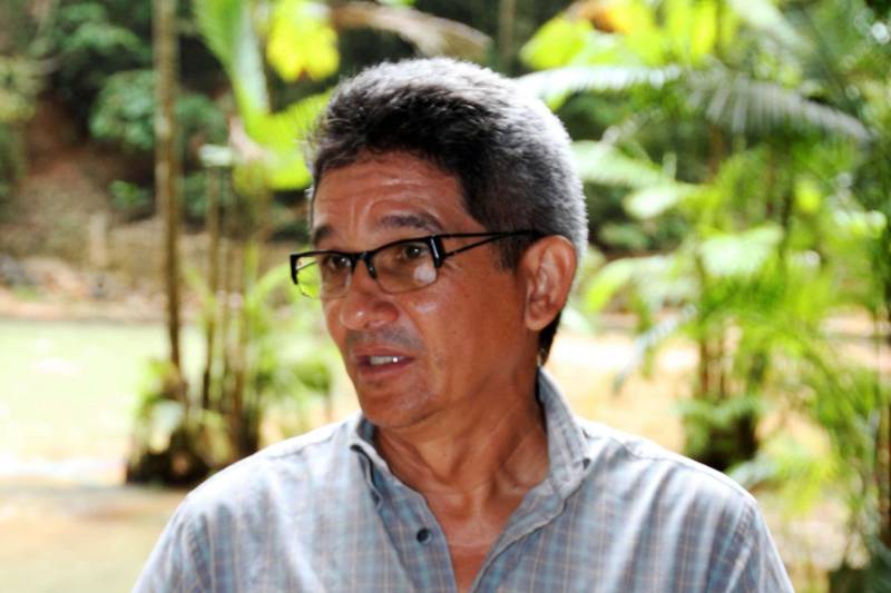 Há 12 anos administrando o Sítio Ecológico Raízes do Xingu, Eduardo Modesto (foto) informa que adquiriu o espaço após conhecer as belezas naturais, na época em que foi secretário de Turismo e Meio Ambiente de Altamira. “O Pará tem muitas belezas naturais e aqui, na Transamazônica e no Xingu, temos esse sítio ecológico. Antes, a comunidade visitava, mas não havia critérios. Caçavam no local e tudo ficava abandonado e riscado. Com o tempo, fui organizando o espaço para que a população pudesse usufruir um pouco dessa beleza natural”, conta.
FOTO: WILSON SOARES
DATA: 21.04.2018
BRASIL NOVO - PARÁ <div class='credito_fotos'>Foto: WILSON SOARES | <a href='/midias/2018/originais/4a8451cc-d131-4c90-8939-ce781b8d839b.jpg' download><i class='fa-solid fa-download'></i> Download</a></div>