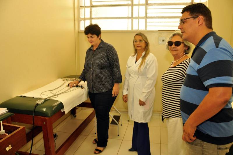 Instalado na Avenida Presidente Vargas com a Travessa Osvaldo Cruz, no térreo do prédio em atividade há 68 anos, vinculado ao 1º Centro Regional de Saúde (1º CRS) da Sespa, o Centro Cardiológico abriga outros ambientes de apoio às consultas cardiológicas, como os de nutrição e apoio oferecido pela enfermagem, duas salas de esperas climatizadas e ambulatório, além do serviço de referência aos pacientes ostomizados, cuja oficina de sacolas recebeu a visita de Heloisa Guimarães (foto).
FOTO: JOSÉ PANTOJA / ASCOM SESPA
DATA: 20.03.2018
BELÉM - PARÁ <div class='credito_fotos'>Foto: José Pantoja / Ascom Sespa | <a href='/midias/2018/originais/4a88d915-4a8b-4360-904d-97c4d0a40e5b.jpg' download><i class='fa-solid fa-download'></i> Download</a></div>