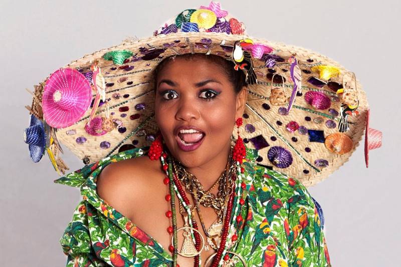 O show Baile da Saudade é uma das principais atrações da II Feira Livre da Fundação Cultural do Pará (FCP), evento que terá várias atrações e que será realizado neste final de semana, dias 9 e 10. A apresentação será realizada na sexta-feira, na Praça do Artista, térreo do Centur. Sobre a Feira Livre, o cantor conta que é um excelente evento, pois terá vários artistas e músicos paraenses. “Vai ser um grande evento, pois terá uma galera da música, vários artistas paraenses como, por exemplo, a Gaby Amarantos”, afirma.
FOTO: DIVULGAÇÃO
DATA: 06.03.2018
BELÉM - PARÁ <div class='credito_fotos'>Foto: Divulgação | <a href='/midias/2018/originais/4aad324c-71d8-4649-a81d-c9f20c03a942.jpg' download><i class='fa-solid fa-download'></i> Download</a></div>