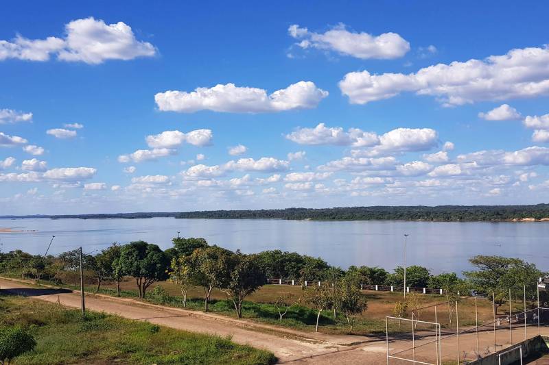 Para avaliar o andamento da obra da Escola Estadual de Ensino Fundamental e Médio Deocleciano Alves Moreira, em Conceição do Araguaia (foto), alunos montaram uma comissão de fiscalização. Mensalmente eles visitam as novas instalações da escola, como explica Diego Rian Morais.
FOTO: ASCOM CRGSP
DATA: 15.06.2018
CONCEIÇÃO DO ARAGUAIA - PARÁ <div class='credito_fotos'>Foto: ASCOM CRGSP | <a href='/midias/2018/originais/4ae4ff53-686a-460f-923f-21f1079e500b.jpg' download><i class='fa-solid fa-download'></i> Download</a></div>