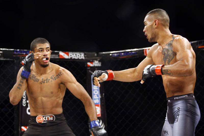 O mundo do MMA conheceu neste sábado os novos guerreiros paraenses. Dos 34 lutadores que entraram no octógono do Jungle Fight 93, 31 representaram o estado. Destaque para Ivanildo Monstrinho e Francisco Figueiredo, que conquistaram os cinturões interinos das categorias 57kg e 61kg, respectivamente, diante do público que lotou o Centro de Convenções da Amazônia – Hangar, com apoio da Secretaria de Estado de Esporte e Lazer.
FOTO: THIAGO GOMES / AG. PARÁ
DATA: 28.04.2018
BELÉM - PARÁ <div class='credito_fotos'>Foto: Thiago Gomes /Ag. Pará | <a href='/midias/2018/originais/4b5fe3a1-569e-4d75-8619-0e2ca3881ea3.jpg' download><i class='fa-solid fa-download'></i> Download</a></div>