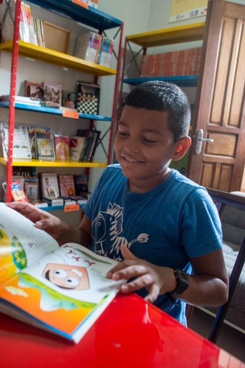 Crianças atendidas pela Casa de Apoio a Crianças com Câncer, Menino Jesus III ganharam, na manhã desta quinta-feira (29), um Espaço de Leitura do projeto Livro Solidário, coordenado pela Imprensa Oficial do Estado (IOE) e Núcleo de Articulação e Cidadania (NAC), do Governo do Estado. A Casa fica na Travessa Castelo Branco, no bairro de São Brás, em Belém.

FOTO: FERNANDO SETTE CÂMARA / ASCOM IOE
DATA: 29.11.2018
BELÉM - PARÁ <div class='credito_fotos'>Foto: FERNANDO SETTE CÂMARA / ASCOM IOE   |   <a href='/midias/2018/originais/4b7657f3-aee7-45da-bfcd-77bc03689724.jpg' download><i class='fa-solid fa-download'></i> Download</a></div>