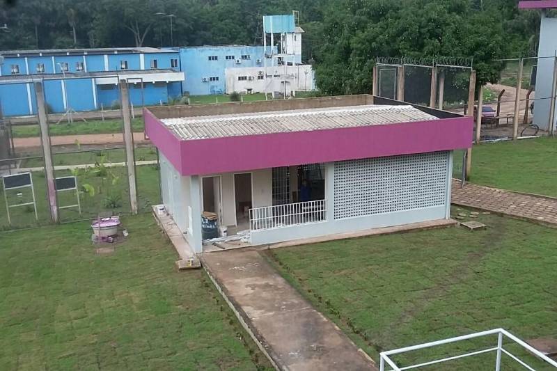 As obras do novo Centro de Recuperação Feminino (CRF) de Santarém, no oeste do Pará, estão em fase de conclusão. Cerca de 90% dos serviços já foram finalizados. A nova unidade está localizada no pólo penitenciário de Santarém, na vila de Cucurunã, e terá mais de 9 mil metros quadrados.
FOTO: DIVULGAÇÃO / ASCOM SUSIPE
DATA: 28.02.2018
SANTARÉM - PARÁ <div class='credito_fotos'>Foto: ASCOM SUSIPE | <a href='/midias/2018/originais/4bba0eed-4af2-4e99-84f5-bbc7de39c062.jpg' download><i class='fa-solid fa-download'></i> Download</a></div>