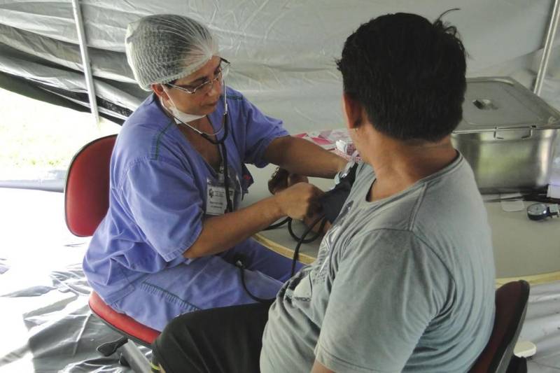 No dia 8 de março é celebrado o Dia Mundial do Rim e para comemorar a data, o Hospital Regional Público da Transamazônica (HRPT), localizado em Altamira, ofertou três exames a toda a população que procurou a unidade nesta quinta: dosagem de creatinina, aferição da pressão arterial e o teste de glicemia.
FOTO: ASCOM HRPT
DATA: 08.03.2018
ALTAMIRA - PARÁ <div class='credito_fotos'>Foto: ASCOM HRPT | <a href='/midias/2018/originais/4be50f09-5ffd-41af-b933-828b76a7b423.jpg' download><i class='fa-solid fa-download'></i> Download</a></div>